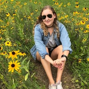 Meet your Posher, Elizabeth